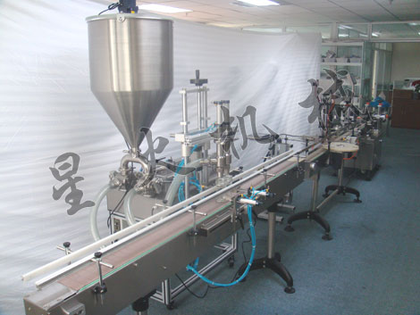 四頭香菇醬灌裝機(jī)